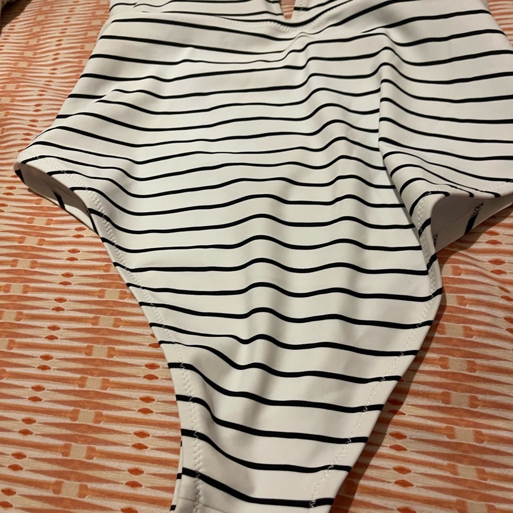 Cupshe Striped Ruffle Swimsuit - Picture 6 of 8